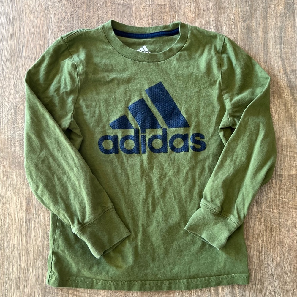 🆕 adidas olive green long sleeved logo tee size 5